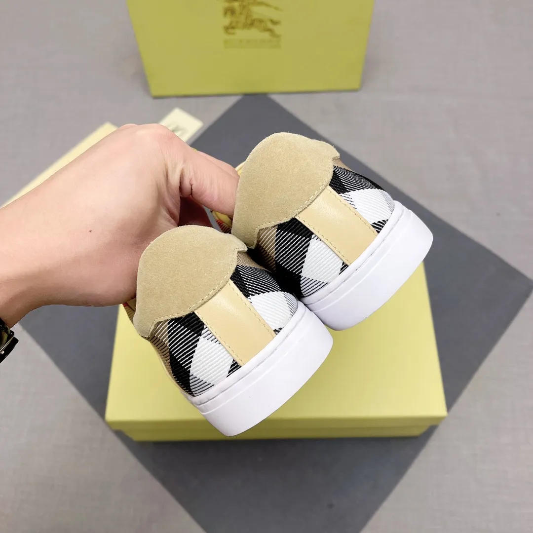 P360 B men's classic low-top sneakers are reinterpreted in Vintage plaid cotton and cowhide materials, decorated with a new brand logo. First-grain cowhide lining, embossed Burberry lettering logo on the heel, original outsole! 38-44 (45 46 customized) No. 019